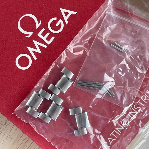 ✨Men’s Omega Speedmaster
DATE / DAY‑DATE AUTOMATIC
CHRONOGRAPH 40 MM - Picture 15 of 16